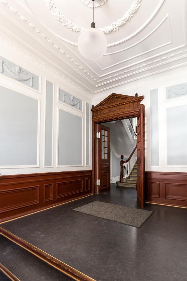 Lovely 3br Manor Flat 5 Min From Tivoli Gardens Copenhague