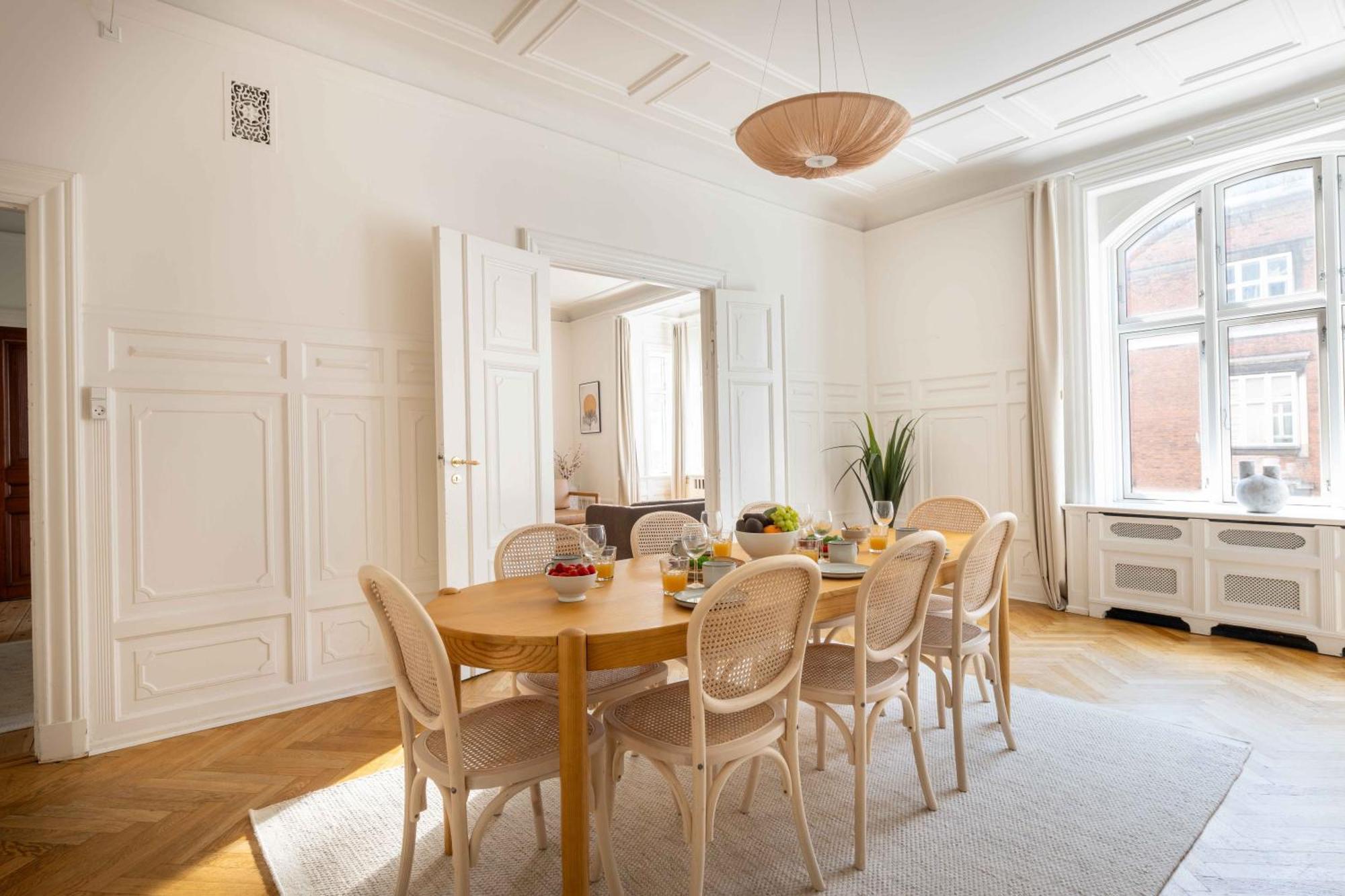 Lovely 3br Manor Flat 5 Min From Tivoli Gardens Copenhague